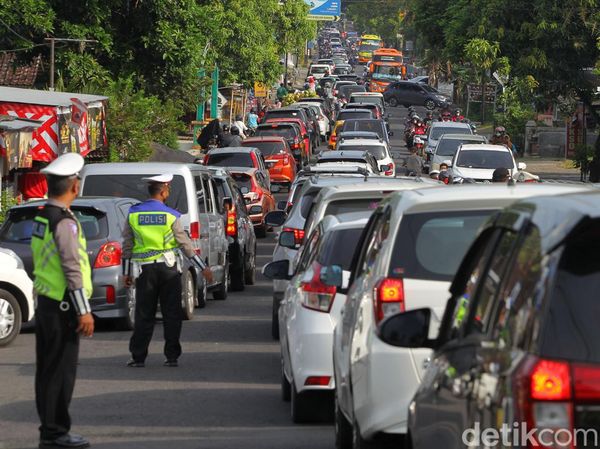Padat Merayap, Begini Penampakan Lalu Lintas Menuju Pantai di Bantul