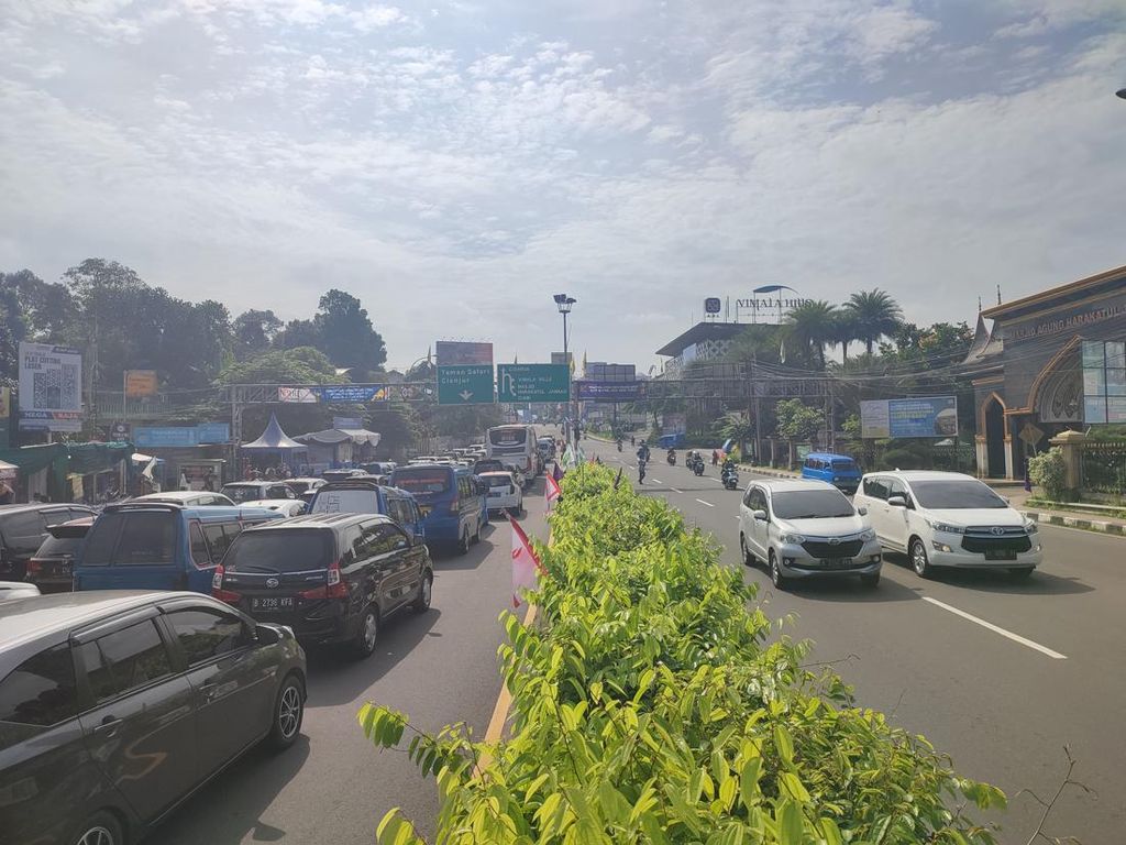 Volume Kendaraan ke Puncak Bogor Naik 30% Pagi Ini, One Way Disiapkan Volume Kendaraan ke Puncak Bogor Naik 30% Pagi Ini, One Way Disiapkan