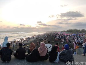 H+2 Lebaran, Pantai Glagah Dibanjiri Wisatawan