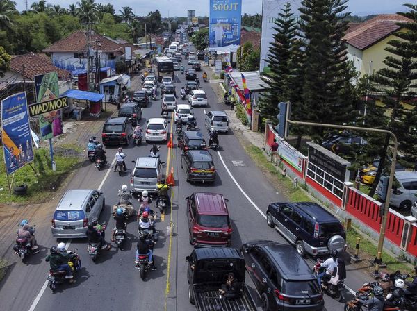 Lalin Jalur Selatan Padat, Polisi Berlakukan Pengalihan Arus