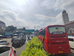 One Way Jakarta Arah Puncak Dimulai, Lalin di Simpang Gadog Macet