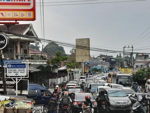 Jalur Puncak Macet Parah Sore Ini, Pengendara Adu Klakson Jalur Puncak Macet Parah Sore Ini, Pengendara Adu Klakson