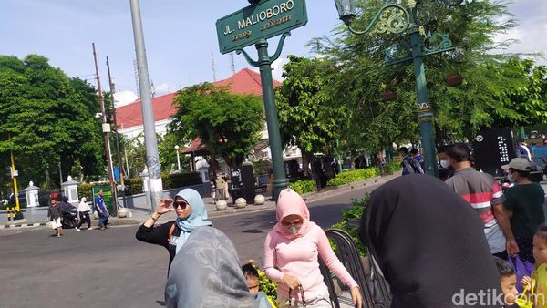 Potret Ramainya Malioboro Sore Ini dan Parkir Merangkak Naik