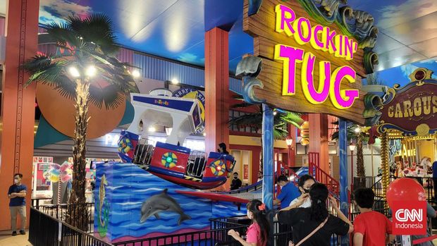 Trans Studio Cibubur Theme Park (TSC) membuka wahana baru bernama Rockin' Tug untuk memeriahkan momen libur Lebaran 2022.