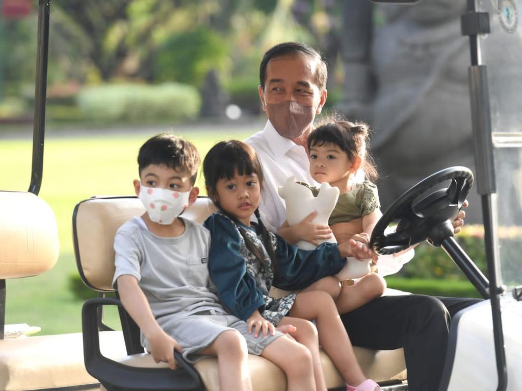 Istimewanya Momen Lebaran Jokowi Bareng 4 Cucu di Yogyakarta Istimewanya Momen Lebaran Jokowi Bareng 4 Cucu di Yogyakarta