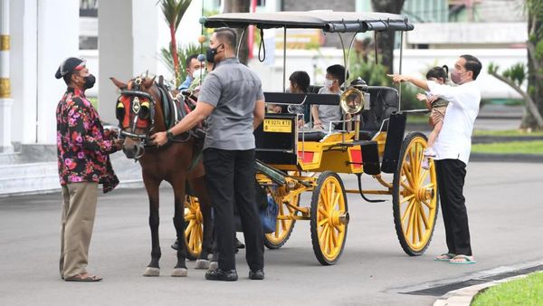 Potret Jan Ethes-Sedah Mirah Ikut Jokowi Sapa Warga Saat Lebaran