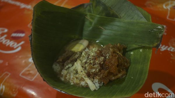 Yuk Mampir! Sarapan Nasi Ayam Bu Wido yang Legendaris di Semarang