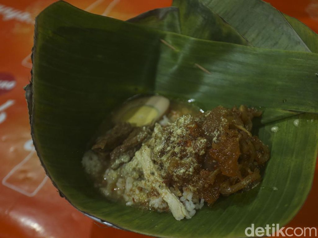 Yuk Mampir! Sarapan Nasi Ayam Bu Wido yang Legendaris di Semarang