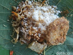 Nikmatnya Nasi Berkat Bungkus Daun Jati Khas Pacitan-Banyak Diburu Pemudik Nikmatnya Nasi Berkat Bungkus Daun Jati Khas Pacitan-Banyak Diburu Pemudik