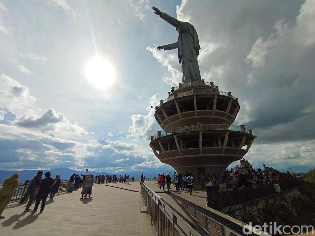 Libur Lebaran, 6.000 Pengunjung Padati Patung Yesus di Buntu Burake Toraja
