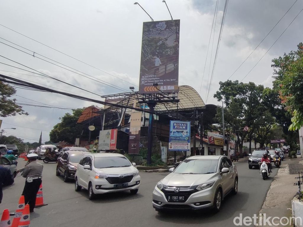 Lalin Arah Lembang Padat Merayap, Kendaraan Dialihkan ke Sersan Bajuri Lalin Arah Lembang Padat Merayap, Kendaraan Dialihkan ke Sersan Bajuri