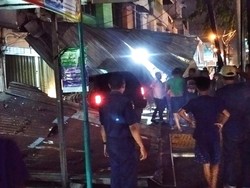 Sopir Diduga Mabuk Seruduk Warung Bakso di Jalan Krakatau