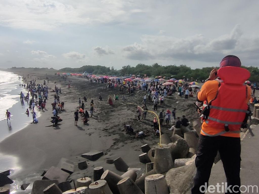 Pantai Glagah Yogyakarta Dibanjiri Wisatawan saat Libur Lebaran