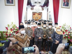 Dipuji Prabowo, Khofifah: Wis Mari Rek, Pokoke Maaf Lahir Batin Rek