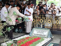 Prabowo Ziarah ke Makam Gus Dur, Cerita Kedekatan dengan Almarhum