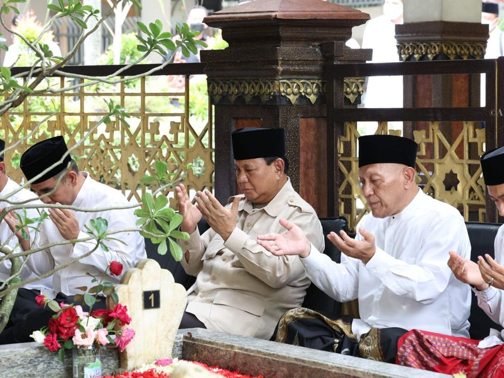 Prabowo Ungkap Kedekatan dengan Gus Dur, Difasilitasi ke RI Saat Ayah Sakit