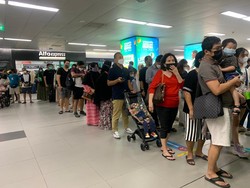 Ramainya Stasiun MRT di Libur Lebaran, Banyak Pengguna Baru Mau Coba