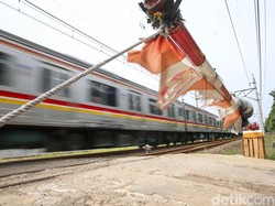 Hendak Menyeberang, Kakek 62 Tahun Tewas Tertabrak KA di Jaktim