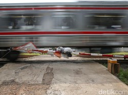 Tersambar KA di Perlintasan Tanpa Palang Pintu Semarang, Pemotor Tewas