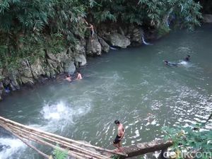 Pesona Cidomas, Sungai Jernih Berwarna Hijau Kebiruan di Purwakarta