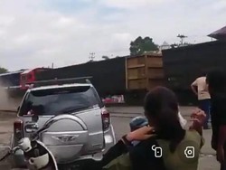 Kronologi Mobil Mogok Ditabrak Kereta di Perlintasan Muara Enim