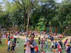 Warga Ramai Kunjungi Tebet Eco Park Jaksel pada H+2 Lebaran