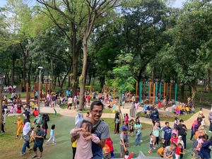 Warga Ramai Kunjungi Tebet Eco Park Jaksel pada H+2 Lebaran Warga Ramai Kunjungi Tebet Eco Park Jaksel pada H+2 Lebaran