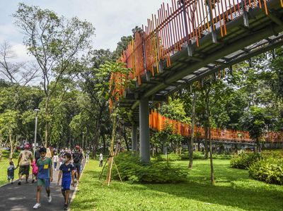Leyeh-leyeh Libur Waisak di Taman-taman Jakarta Saja...