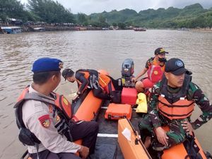 3 Wisatawan Terseret Arus Muara Pantai Logending Kebumen