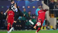 Sadio Mane kemudian melengkapi kemenangan Liverpool di markas Villarreal pada leg kedua semifinal Liga Champions. Foto: Getty Images/Eric Alonso