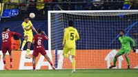 Kapal Selam Kuning kian semangat usai tandukan Francis Coquelin melahirkan gol kedua. Liverpool sebaliknya masuk ruang ganti dengan ketinggalan 0-2 di markas lawan sehingga keunggulan agregat pun sirna dan menjadi 2-2. Foto: AP/Jose Breton