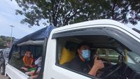 Potret Libur Lebaran Keluarga Naik Pikap hingga Angkot ke TMII