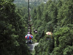 Ngeri! Kabel Putus, 8 Orang Terjebak di Kereta Gantung Berjam-jam