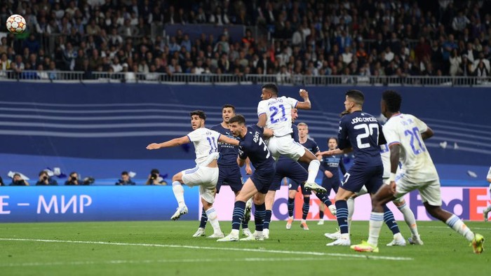 MADRID, SPAIN - MAY 04: Rodrygo of Real Madrid scores their sides second goal during the UEFA Champions League Semi Final Leg Two match between Real Madrid and Manchester City at Estadio Santiago Bernabeu on May 04, 2022 in Madrid, Spain. (Photo by David Ramos/Getty Images)