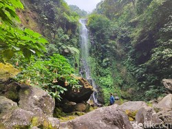 Jika Jalur Telaga Sarangan Macet, Liburan ke Air Terjun Suwono Ngawi Saja!