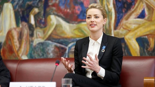 Update Informasi Selebriti InsertLive : Dikaruniai Anak Kembar, Amber Heard: Tahun Ini Saya Sangat Gembira