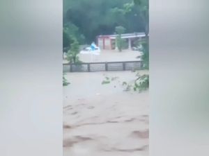 Penampakan Banjir Bandang Terjang Tempat Wisata di Purwakarta