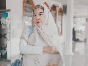 Potret Bella Sulian Si Aspri Hotman Paris dengan Hijab Saat Lebaran Potret Bella Sulian Si Aspri Hotman Paris dengan Hijab Saat Lebaran