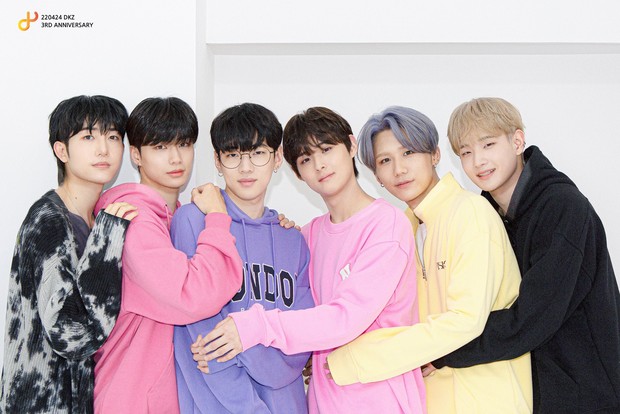 Boy group DKZ./twitter.com/dkz_dy Salah satu member DONGKIZ berhasil melambungkan grup ini yang kemudian memutuskan mengganti nama menjadi DKZ