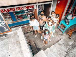 Gaya Gisel dan Gempi Jajan Warung di Gang Sempit