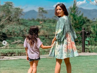 9 Gaya Stylish Gisella Anastasia saat Mudik Lebaran di Cimahi