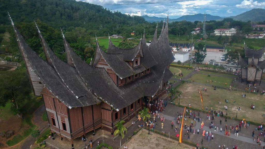Istano Basa Pagaruyung, Bangunan Elok Penuh Sejarah di Sumbar