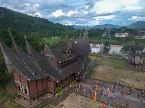 Istano Basa Pagaruyung, Bangunan Elok Penuh Sejarah di Sumbar Istano Basa Pagaruyung, Bangunan Elok Penuh Sejarah di Sumbar