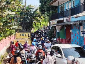 Jalur Alternatif ke Puncak Bogor Via Pasir Angin Macet Jalur Alternatif ke Puncak Bogor Via Pasir Angin Macet