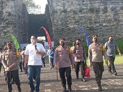 435.308 Orang Liburan di Bali, Kapolri Cek Prokes di Objek Wisata