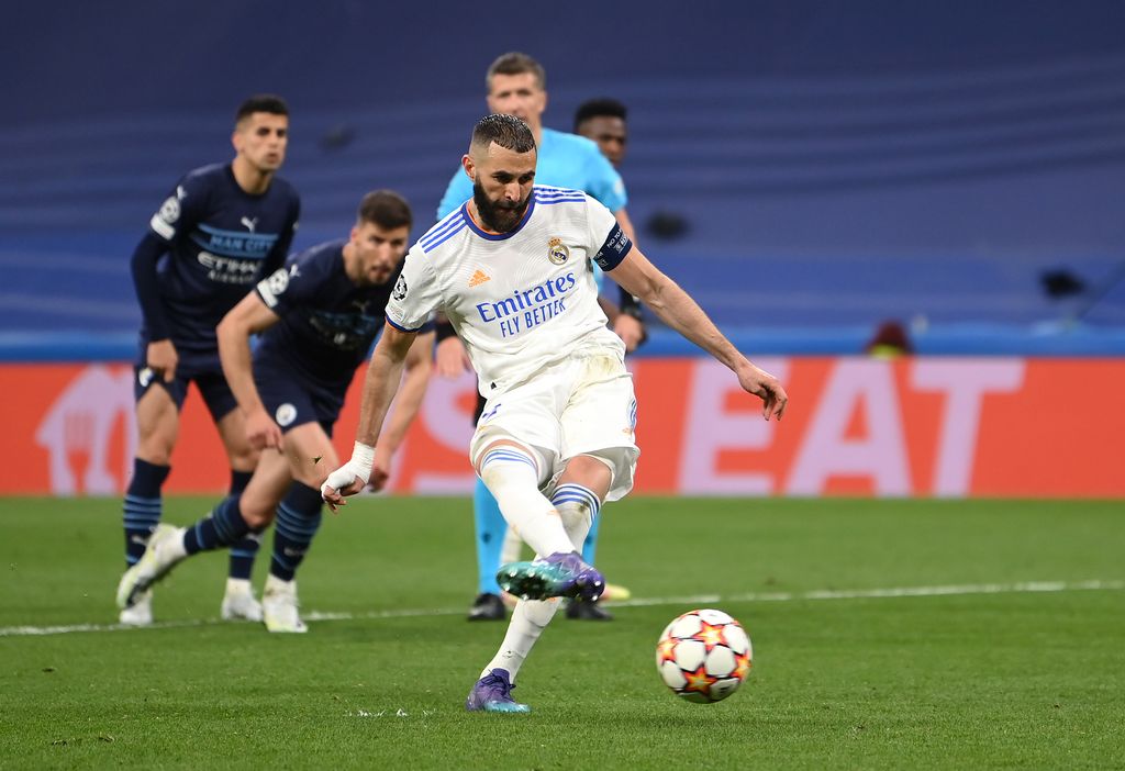 MADRID, SPAIN - MAY 04: Karim Benzema of Real Madrid scores their side's third goal from the penalty spot during the UEFA Champions League Semi Final Leg Two match between Real Madrid and Manchester City at Estadio Santiago Bernabeu on May 04, 2022 in Madrid, Spain. (Photo by Michael Regan/Getty Images)