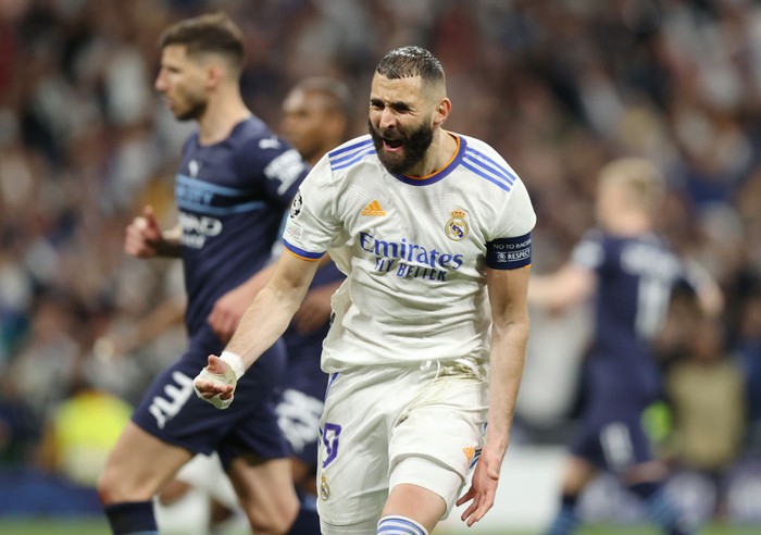 Karim Benzema vs Man City MADRID, SPAIN - MAY 04: Karim Benzema of Real Madrid celebrates after scoring their side's third goal during the UEFA Champions League Semi Final Leg Two match between Real Madrid and Manchester City at Estadio Santiago Bernabeu on May 04, 2022 in Madrid, Spain. (Photo by Gonzalo Arroyo Moreno/Getty Images)