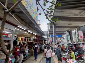 Geliat Wisatawan-Pedagang di Cihampelas Saat Libur Lebaran