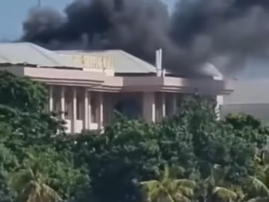 Diduga Gara-gara Sisa Puntung Rokok, Discovery Mall Kuta Terbakar Diduga Gara-gara Sisa Puntung Rokok, Discovery Mall Kuta Terbakar