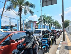 Fitri Rela Kena Macet Ragunan Meski Tak Daftar Online, Ujungnya Gagal Masuk